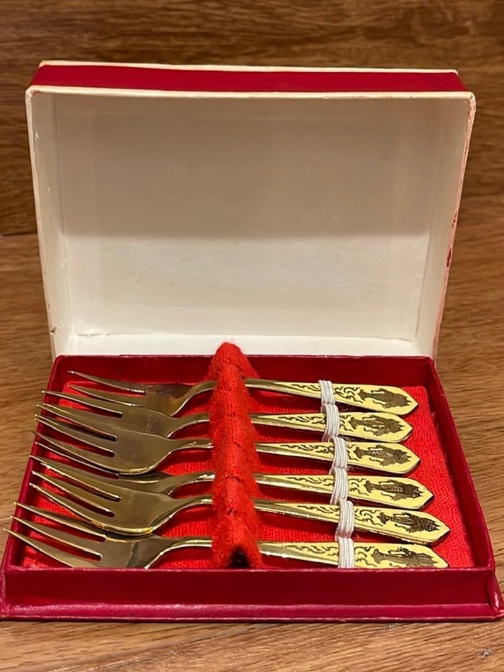 6 England Vintage Viners Gold  Pastry, cocktails dessert Forks. Plated Sheffield